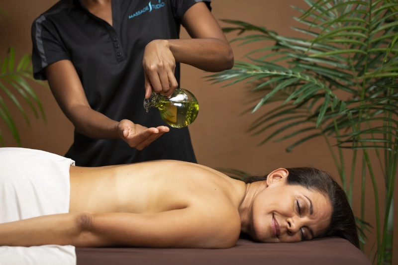 Classic oil massage with warm stones and aromatic oils.